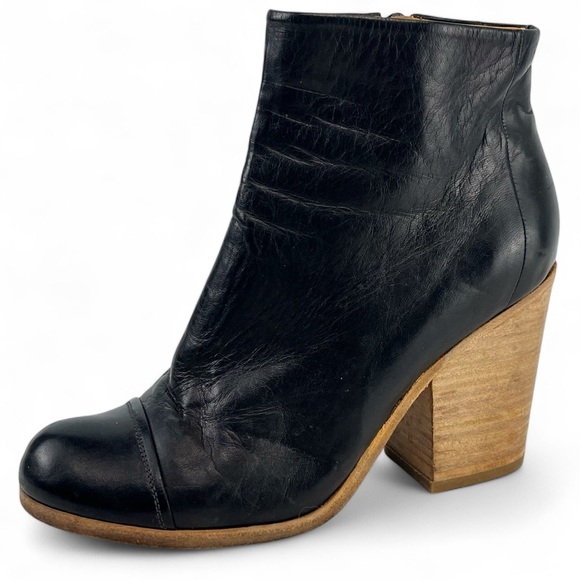 COCLICO Tone on Tone Cap Toe Heeled Leather Ankle Boots Women US 6.5 in Black - Picture 1 of 10